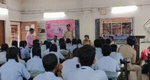 एसएसपी श्री शशि मोहन सिंह की पहल पर आत्मानंद स्कूल में साइबर, ट्रैफिक और महिला सुरक्षा का महाअभियान