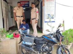 ढाबा और गैरेज से चोरी करने वाला शातिर चोर गिरफ्तार, चोरी का पूरा माल और बाइक बरामद