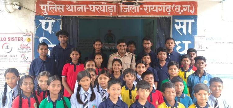 जन मित्रम एस.पी. सिंह मेमोरियल स्कूल के विद्यार्थियों ने किया थाना भ्रमण, पुलिसिंग की बारीकियों को जाना