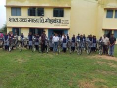 नि:शुल्क सरस्वती साइकिल वितरण योजना से छात्राओं के सपनों को मिली नई उड़ान, मोहबंधा हाईस्कूल में हुआ भव्य कार्यक्रम