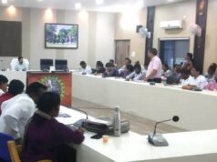 प्रधानमंत्री आवास योजना की प्रगति की समीक्षा करने जिला पंचायत सीईओ ने ली बैठक