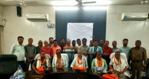 सेवा को सलाम: शासकीय वाहन चालक संघ रायगढ़ ने सेवानिवृत्त वाहन चालकों का किया भावपूर्ण सम्मान