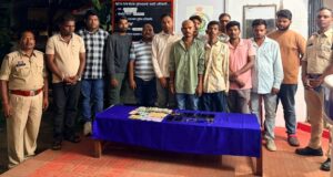जुआ खेलते 12 आरोपियों को रंगे हाथों गिरफ्तार।