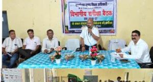 विद्यार्थियों की अधिगम उपलब्धि और बोर्ड परीक्षा तैयारी पर विशेष फोकस, चारामा में हुई समीक्षा बैठक