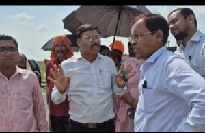 एनटीपीसी सीपत के अड़ियल रवैया से किसान अपनी ही जमीन पर दलदल से हो रहे है परेशान किसानों को वर्षो से मुआवजा नहीं चंद्र प्रकाश सूर्या ने किया पहल