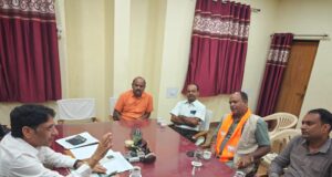 बारिश में बिगड़ी बिजली व्यवस्था, नागरिक मंच ने अधीक्षण मंत्री से की मुलाकात, फ्यूज कॉल सुधारने की उठाई मांग