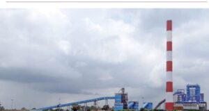 3800 मेगावाट विस्तार का प्रस्ताव, लेकिन फ्लाई ऐश और प्रदूषण पर उठे बड़े सवाल? अदानी पावर के प्रस्तावित विस्तार से कोयला, पानी और फ्लाई ऐश में होगी भारी बढ़ोतरी; जनसुनवाई से पहले पर्यावरणीय जवाबदेही पर केंद्रित हुई बहस