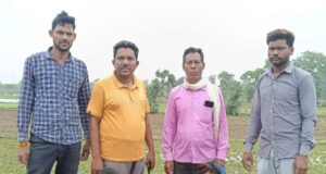 ग्राम भरारी में एक पेड़ मां के नाम अभियान पर द्वारिका रेखा टंडन ने किया पौधा रोपण कहा पौधे की रक्षा अपने बच्चों की तरह करना चाहिए