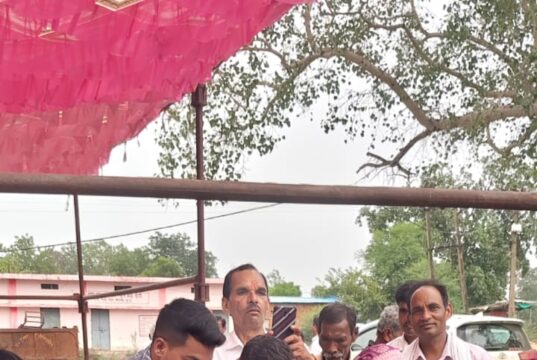 जिला पंचायत अध्यक्ष राजेश सूर्यवंशी ने 20 लाख की लागत वाली प्रार्थना सभा सेड का