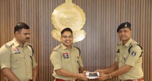 स्मार्ट पुलिसिंग की दिशा में बड़ा कदम, बीजापुर के विवेचना अधिकारियों को मिले स्मार्ट डिवाइस