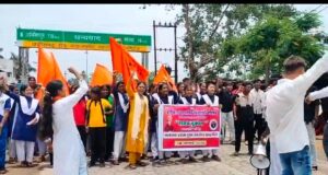 ABVP के चक्का जाम के आगे झुका प्रशासन एक माह के भीतर शहर से हटेगी शराब दुकान, स्थल चयन की प्रक्रिया शुरू; अधिकारियों के आश्वासन के बाद समाप्त हुआ आंदोलन