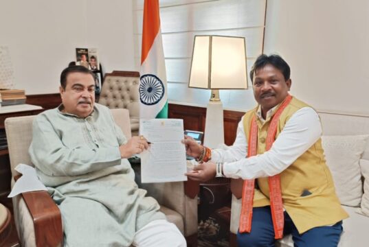 बस्तर में सड़क विकास को लेकर सांसद महेश कश्यप ने केंद्रीय मंत्री नितिन गडकरी से की मुलाकात
