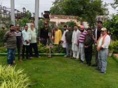 पर्यावरण प्रेमियों द्वारा क्रांतिवीर चंद्रशेखर आजाद की जयंती पर वृक्षारोपण किया गया