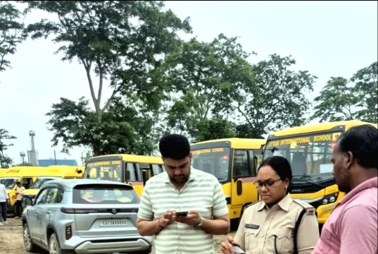 स्कूल बसों की जांच में 18 में मिली खामियां, 30,500 रुपये जुर्माना वसूला