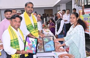 जनजातीय कारीगरों के हुनर को मिलेगा व्यापक बाजार, 20 कलाकारों एवं कारीगरों ने लगाए स्टॉल