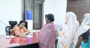 जनदर्शन में अपर कलेक्टर ने सुनीं लोगों की समस्याएं, अधिकारियों को दिए त्वरित कार्रवाई के निर्देश