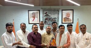 केंद्रीय मंत्री तोखन साहू से सरपंच संघ व bjp पार्टी के प्रतिनिधिमंडल ने की सौजन्य भेंट, क्षेत्र के विकास कार्यों पर हुई विस्तृत चर्चा