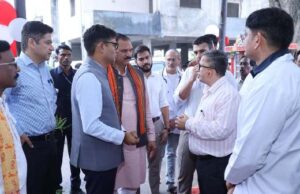 जिला चिकित्सालय में मरीजों को बेहतर उपचार और सुविधाएं देने पर जोर