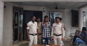ब्लेड दिखाकर मोबाइल लूटने वाला शातिर आरोपी 06 घंटे के भीतर गिरफ्तार।