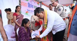 तिरंगा यात्रा के दूसरे दिवस माँ दंतेश्वरी की पूजा-अर्चना कर उप मुख्यमंत्री एवं वन मंत्री ने किया यात्रा का शुभारंभ