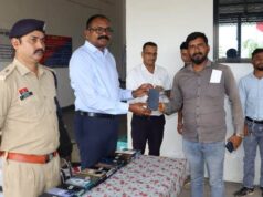 गुम और चोरी हुए 100 मोबाइल बरामद, सक्ती पुलिस ने लौटाई लोगों की मुस्कान