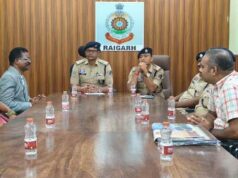 सेवानिवृत्ति : जिला पुलिस बल से सेवानिवृत्त हुए दो पुलिसकर्मियों को सेवा सम्मान के साथ दी गई भावभीनी विदाई