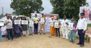राखी पर्व पर खाकी की नई पहल: “जुर्माना नहीं, साइबर जागृति की सेल्फी” अभियान के तहत एनएच-30 कांकेर बाईपास में 500 से अधिक लोगों को किया जागरूक।