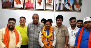 छाया विधायक महेश साहू ने साथियों सहित केंद्रीय मंत्री तोखन साहू को दी बधाई