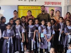 शासकीय कन्या प्राथमिक शाला धुर्वाकारी में विद्यार्थियों को नि:शुल्क टाई-बेल्ट किया वितरण