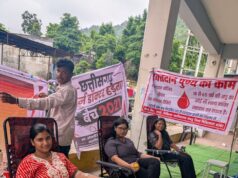 मानवता का संदेश देते हुए 25 चिकित्सको ने किया उत्षा पूर्वक रक्तदान