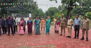 मुख्यधारा में लौटे आत्मसमर्पित नक्सलियों ने मनाया आजादी का पर्व।
