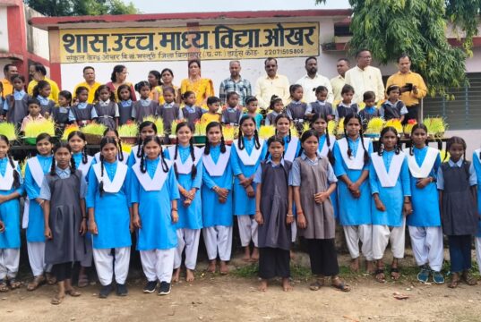 ओखर स्कूल में गूंजे भोजली के लोकगीत, बाजे-गाजे के साथ निकली भव्य विसर्जन यात्रा