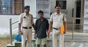 धमकी देकर दुष्कर्म करने वाले आरोपी को पुलिस ने किया गिरफ्तार , घटना में प्रयुक्त मोबाइल भी जब्त ।
