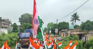 भव्य तिरंगा पदयात्रा — सरसीवा से झुमका