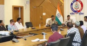 यात्री बस संचालकों की बैठक लेकर यातायात नियमों के पालन एवं यात्रियों की सुरक्षित यात्रा सुनिश्चित करने के दिए निर्देश।