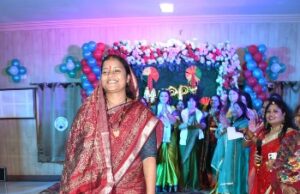 तीज के रंग में रंगा रायपुर प्रेस क्लब, श्रीमती लक्ष्मी राजवाड़े ने रैंप वॉक कर बढ़ाया महिला पत्रकारों का उत्साह