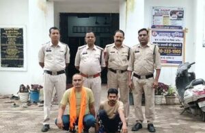 ढिमरापुर चौक पर गांजा बेचने ग्राहक तलाश रहे दो आरोपी गिरफ्तार, 1.125 किलो गांजा सहित 56 हजार रुपये से अधिक का माल जब्त