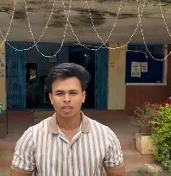 स्कूली छात्राओं के सामने अश्लील गाना गाकर रील बनाना युवक को पड़ा भारी, पुलिस ने दी कड़ी समझाइश