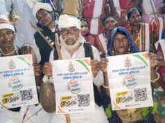 नवा खाई पर्व के अवसर पर ग्राम डवरखार में कांकेर पुलिस ने आयोजित किया साइबर जागरूकता कार्यक्रम।