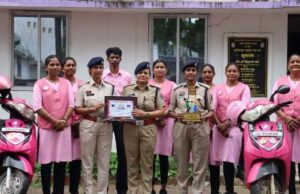 महिला सुरक्षा को लेकर कांकेर पुलिस की प्रभावी पहल : शिकायत पेटी, हेल्पलाइन एवं पिंक पेट्रोलिंग से महिलाओं की सुरक्षा को मिली मजबूती।