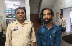 बाइक चोरी करते आरोपी को पुलिसकर्मियों ने दौड़ाकर पकड़ा, चोरी की 5 बाइक बरामद