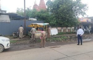 नेशनल हाईवे-49 पर सड़क के बीच खतरनाक तरीके से वाहन खड़ा करने वालों पर एफआईआर