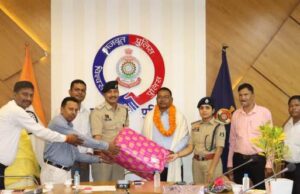लगभग 31 वर्षों की समर्पित पुलिस सेवा के उपरांत एएसआई हेमसागर बरिहा को कांकेर पुलिस ने दी गरिमामय विदाई।