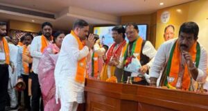 प्रदेश किसान मोर्चा की अहम बैठक के पश्चात मुख्यमंत्री से रूबरू हुए भाजपा नेता धरम भार्गव
