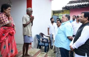 सेवा संकल्प अभियान के तहत ग्रामीणों के बीच पहुंचे पर्यटन एवं संस्कृति मंत्री श्री राजेश अग्रवाल