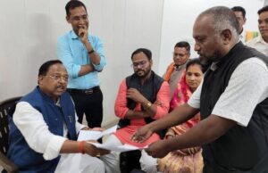 25 वर्षों से एक ही स्थान पर पदस्थापना का आरोप, किसानों से दुर्व्यवहार और जनप्रतिनिधियों की अनदेखी की शिकायत