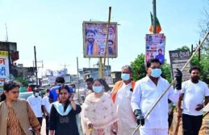 मंत्री दयाल दास बघेल ने झाड़ू थामकर दिया स्वच्छता का संदेश, बेमेतरा में सेवा संकल्प अभियान के तहत चला जिला स्तरीय स्वच्छता अभियान