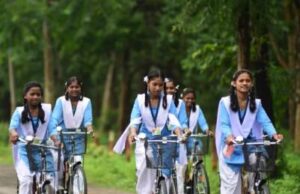 सरस्वती साइकिल योजना पर सवाल, निजी स्कूलों में पढ़ने वाली छात्राओं को लाभ क्यों नहीं?