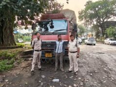 गस्त दौरान अवैध स्क्रैप परिवहन करते माजदा वाहन को घरघोड़ा पुलिस ने पकड़ा, वाहन से 4.5 टन स्क्रैप जब्त