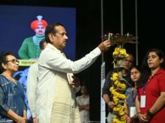 राज्यसभा सांसद देवेंद्र प्रताप सिंह ने दीप प्रज्वलित कर किया चक्रधर समारोह के दूसरे दिन का शुभारंभ
